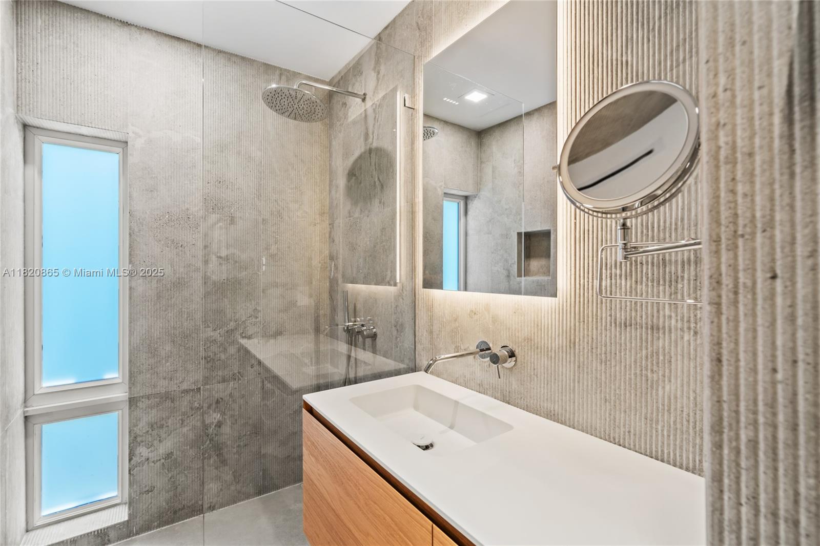 ALTOS DEL MAR NO 4 - Residential