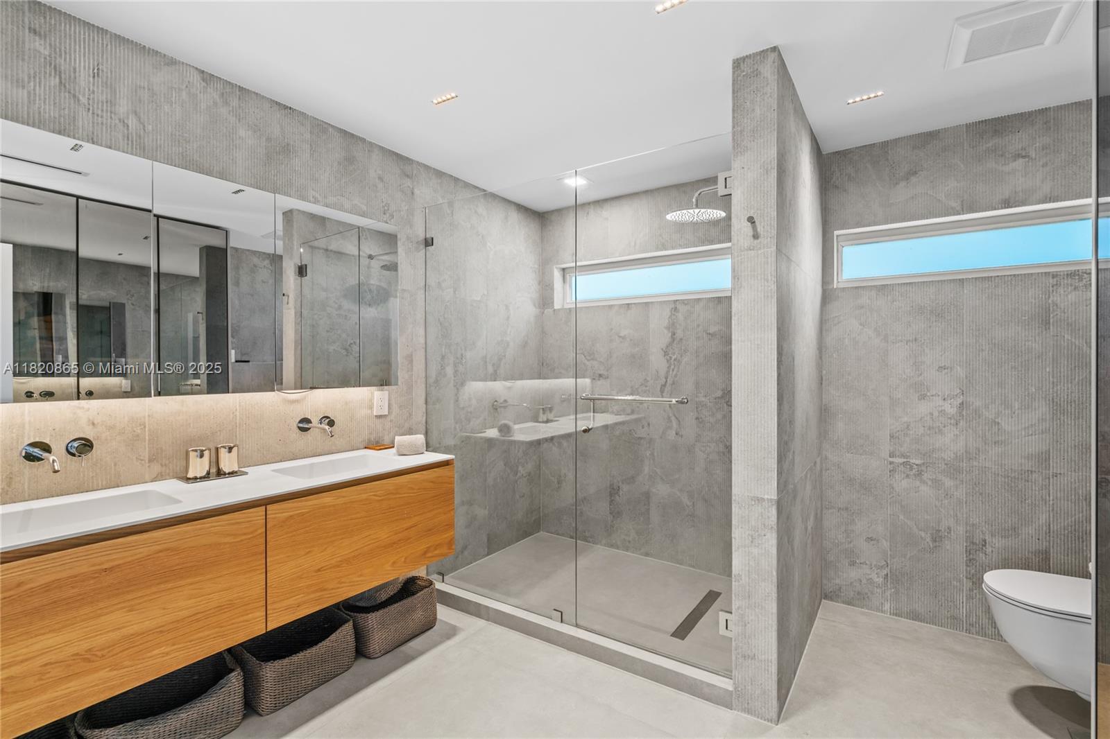 ALTOS DEL MAR NO 4 - Residential