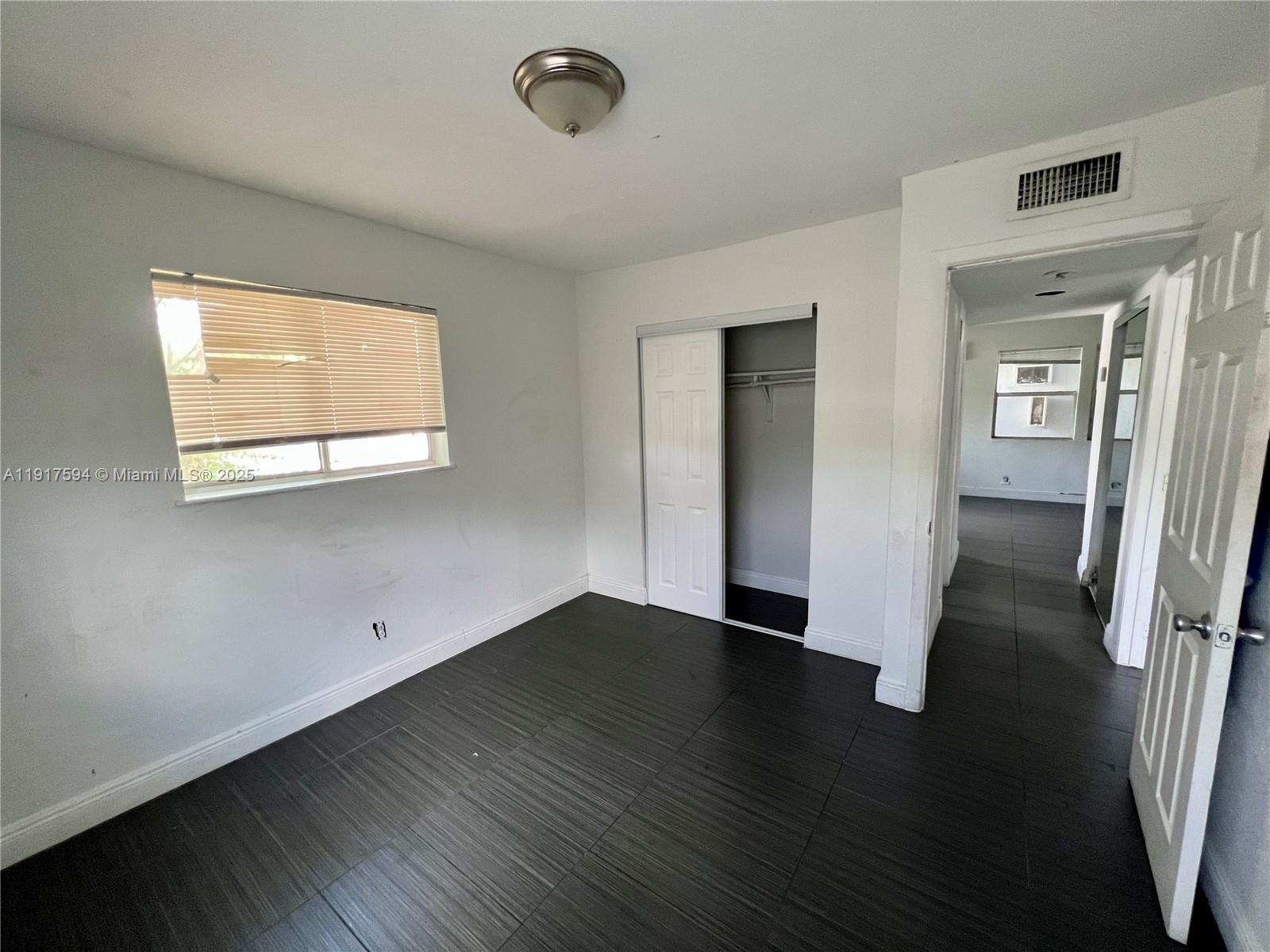 NORTH HOLLYWOOD - Residential Lease