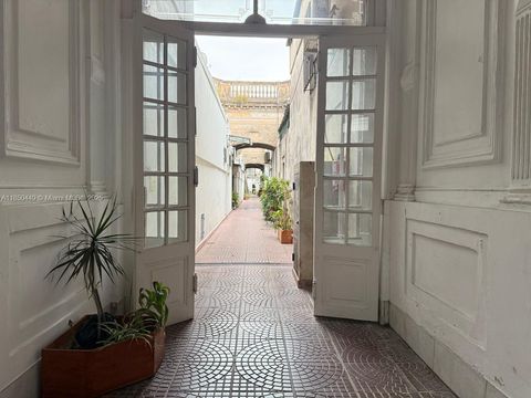 945 Defensa St San Telmo Buenos Aires FL 