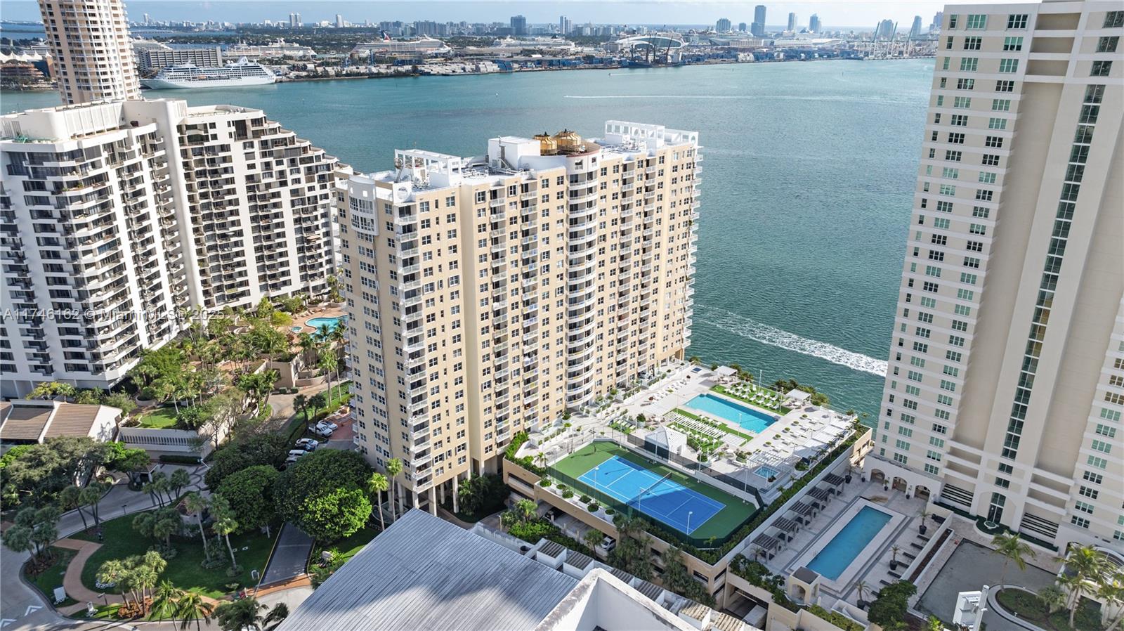 ISOLA CONDO - Residential