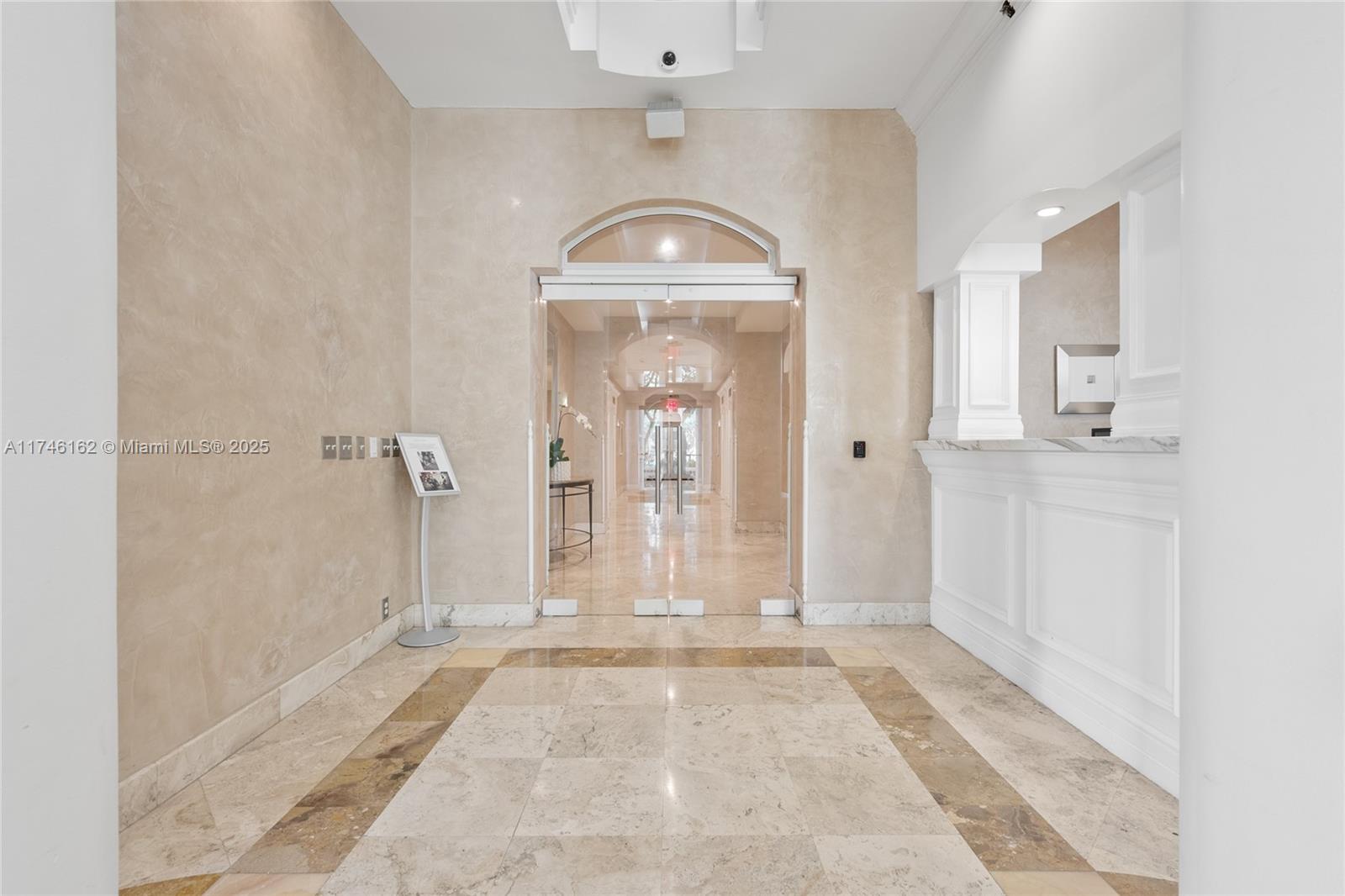 ISOLA CONDO - Residential