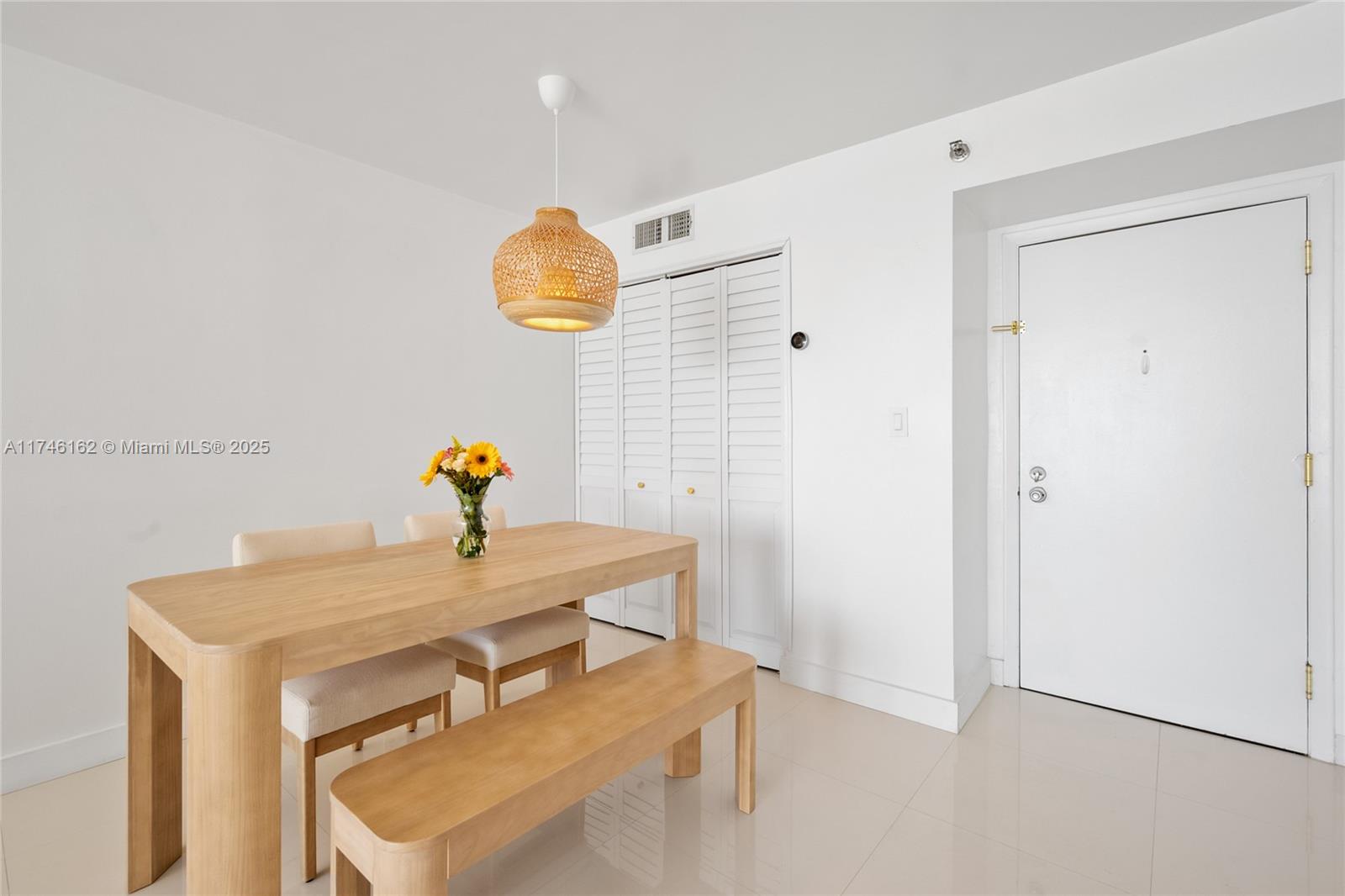 ISOLA CONDO - Residential