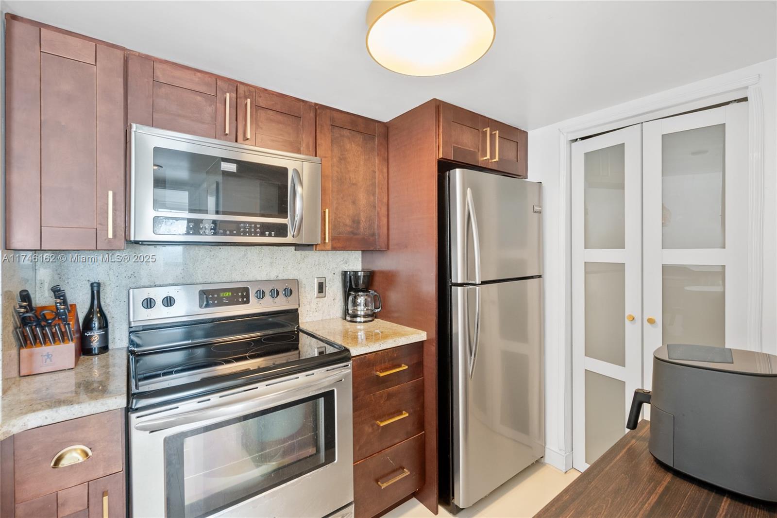 ISOLA CONDO - Residential