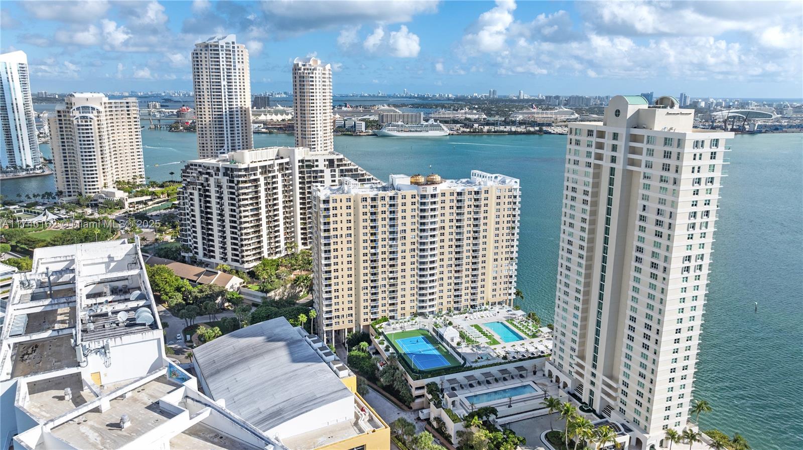 ISOLA CONDO - Residential