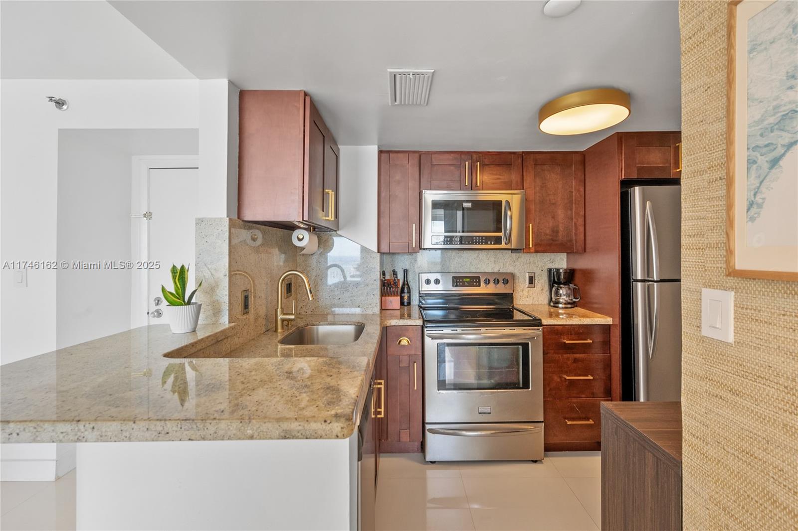 ISOLA CONDO - Residential