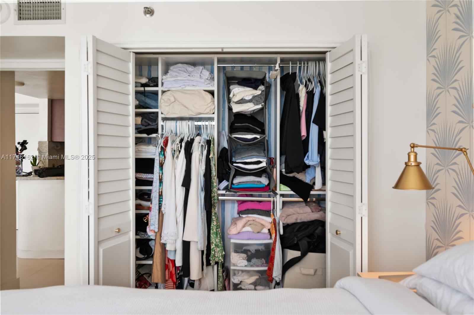 ISOLA CONDO - Residential