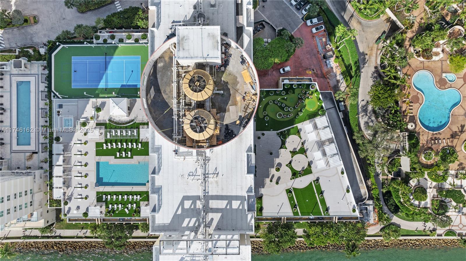 ISOLA CONDO - Residential