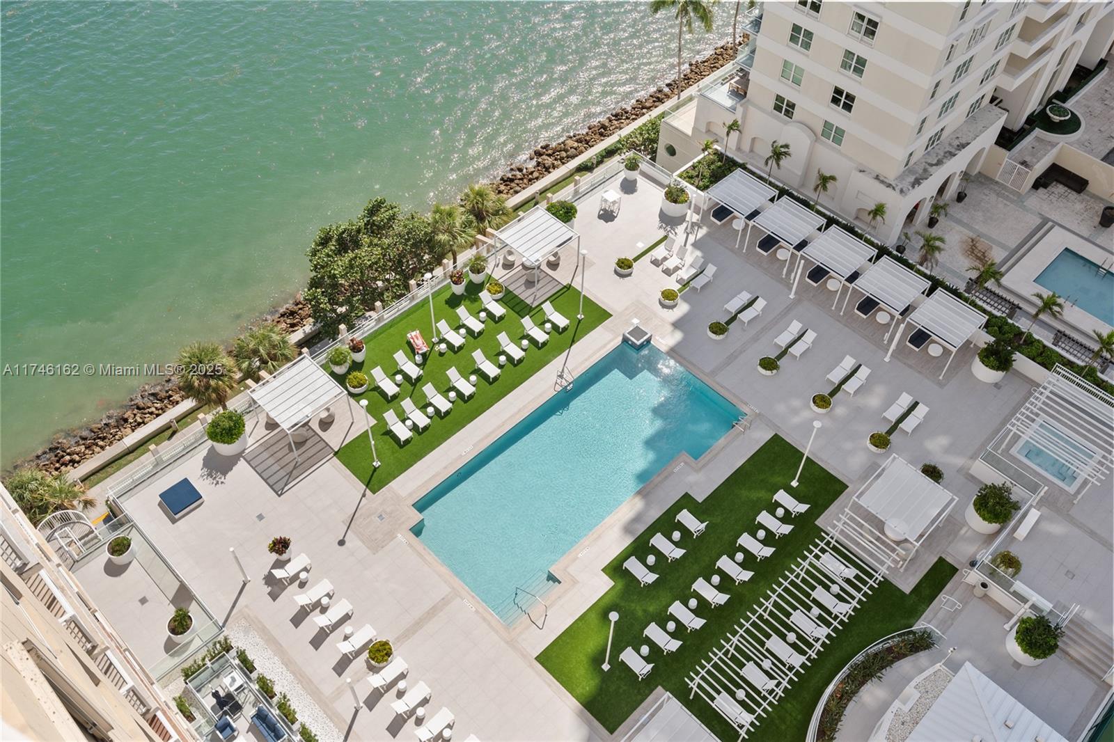 ISOLA CONDO - Residential