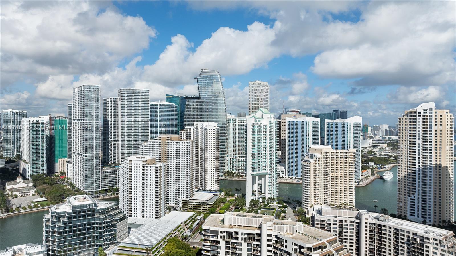 ISOLA CONDO - Residential