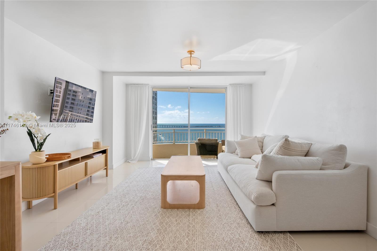 ISOLA CONDO - Residential