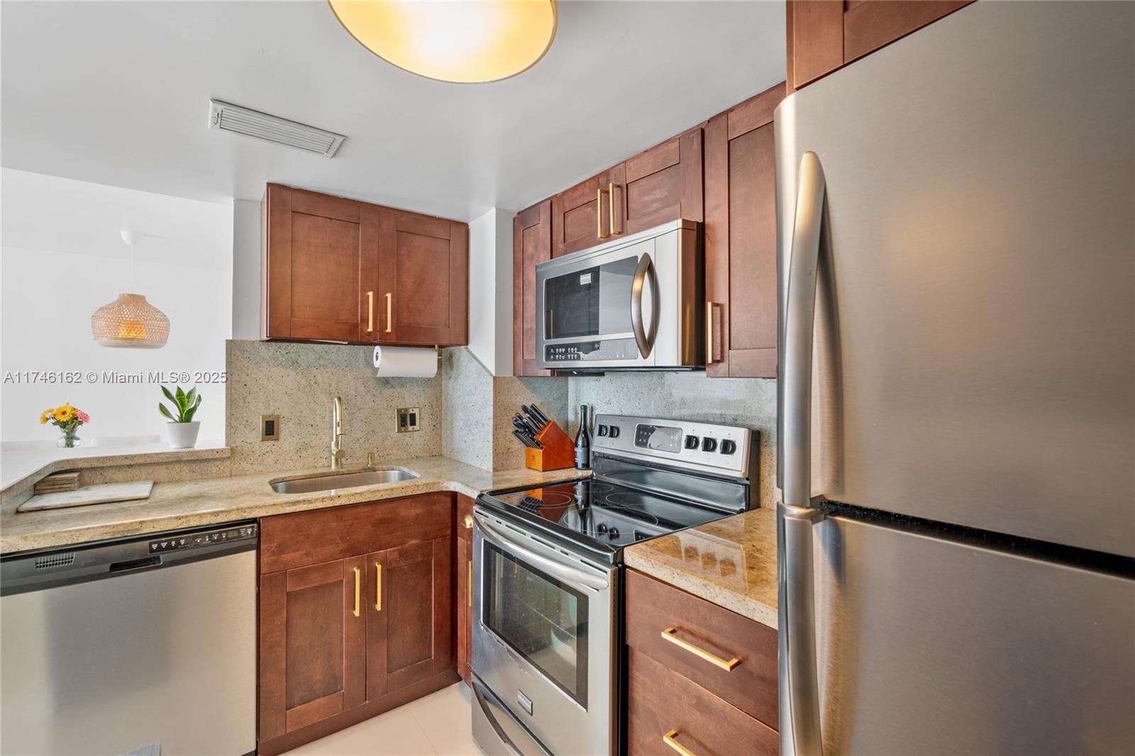 ISOLA CONDO - Residential