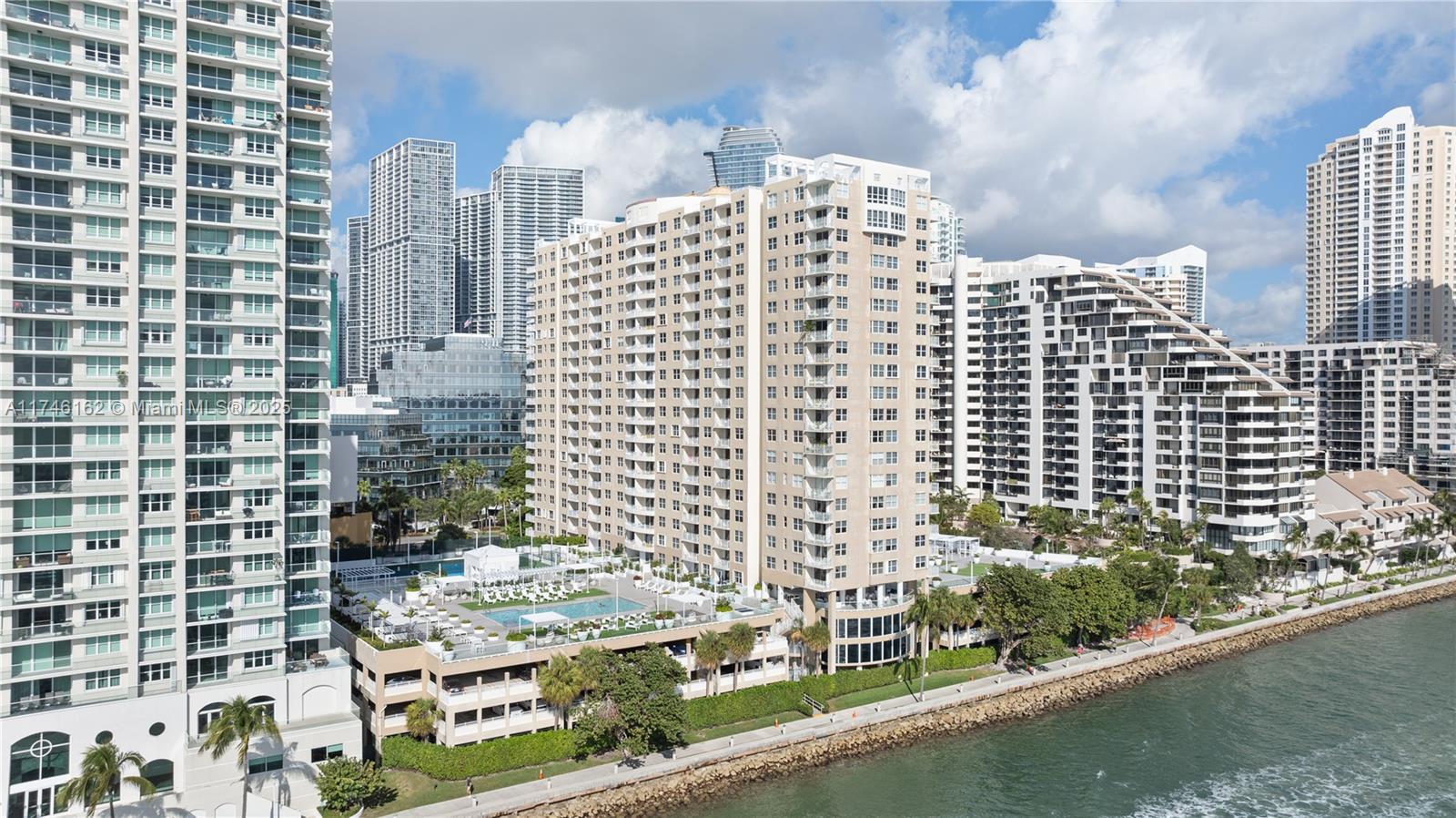 ISOLA CONDO - Residential