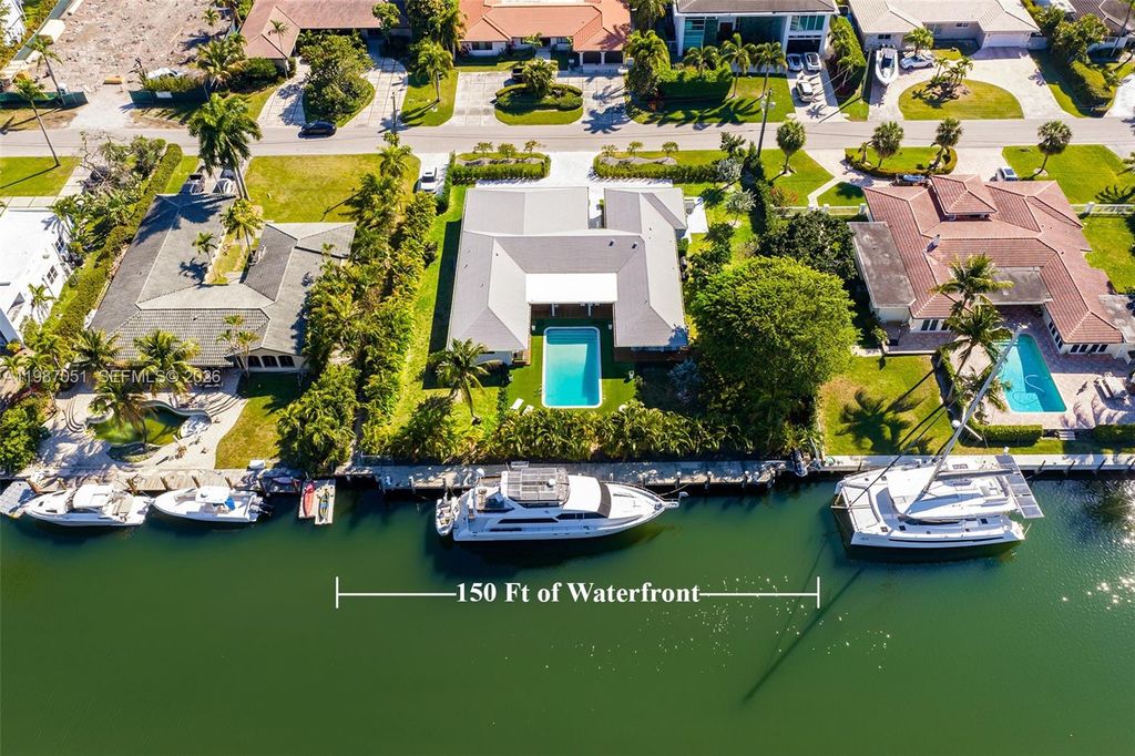 Photo of 424 Alamanda Dr, Hallandale Beach, FL 33009 (MLS # A11987051)