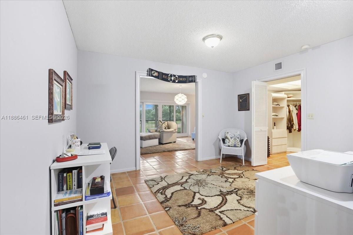 LAGO MAR EAST LODGE CONDO - Residential