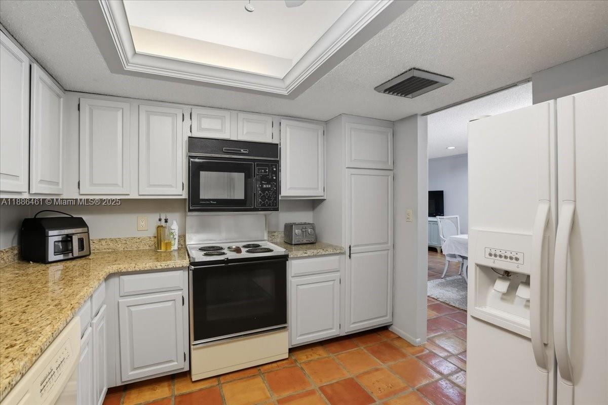 LAGO MAR EAST LODGE CONDO - Residential