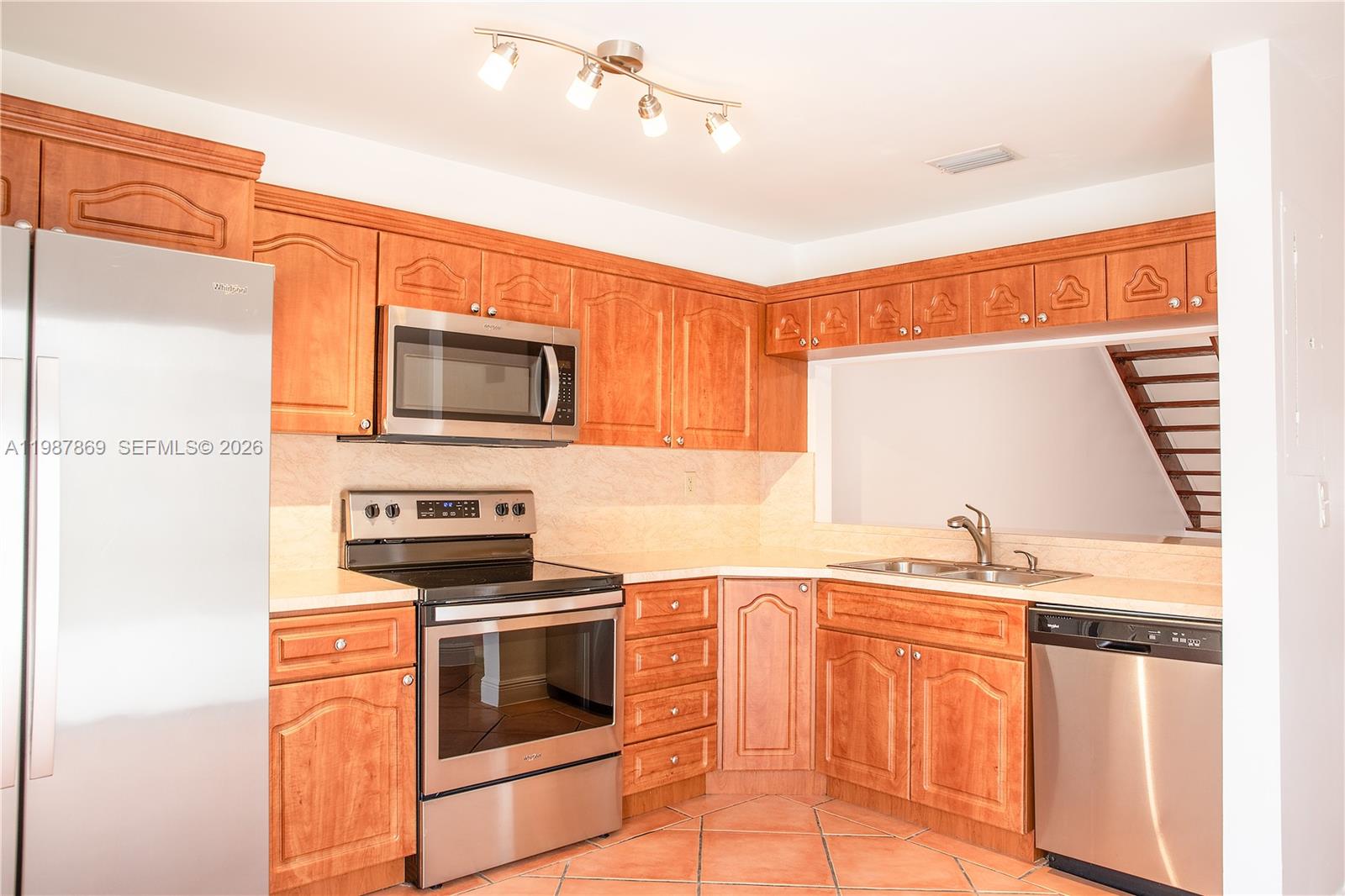 SUNSET ON THE PARK SEC 1 - Residential Lease