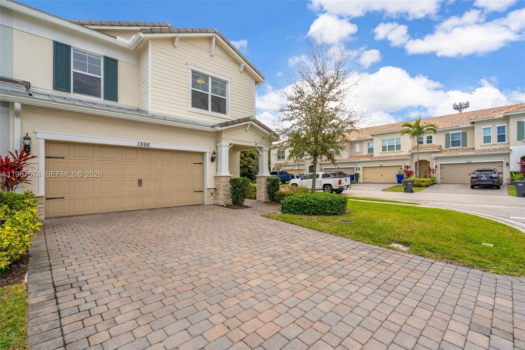 Photo of 1595 Evergreen Ter, Hollywood, FL 33021 (MLS # A11967574)