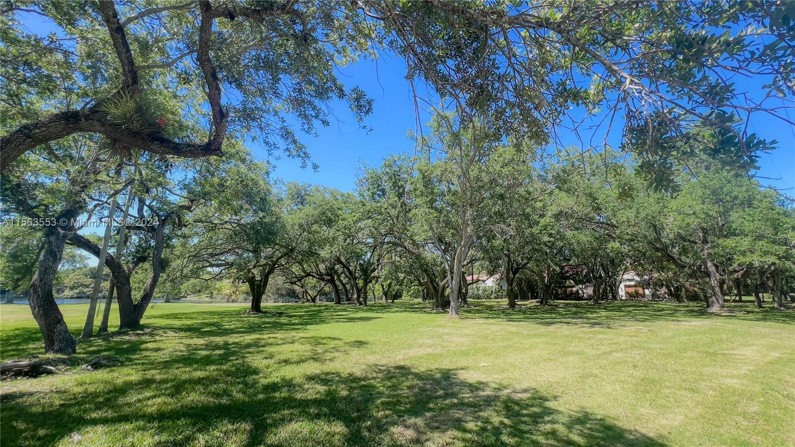 SNAPPER CREEK LAKES SUB - Land
