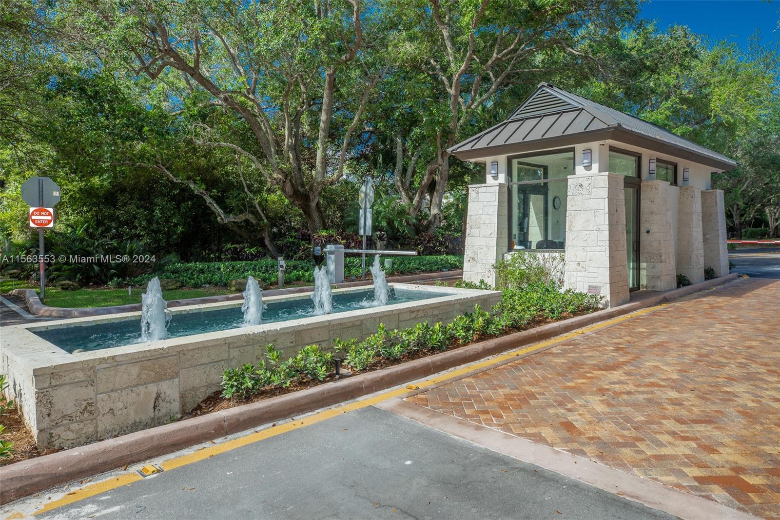 SNAPPER CREEK LAKES SUB - Land