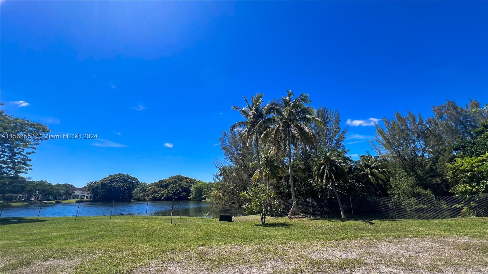 SNAPPER CREEK LAKES SUB - Land