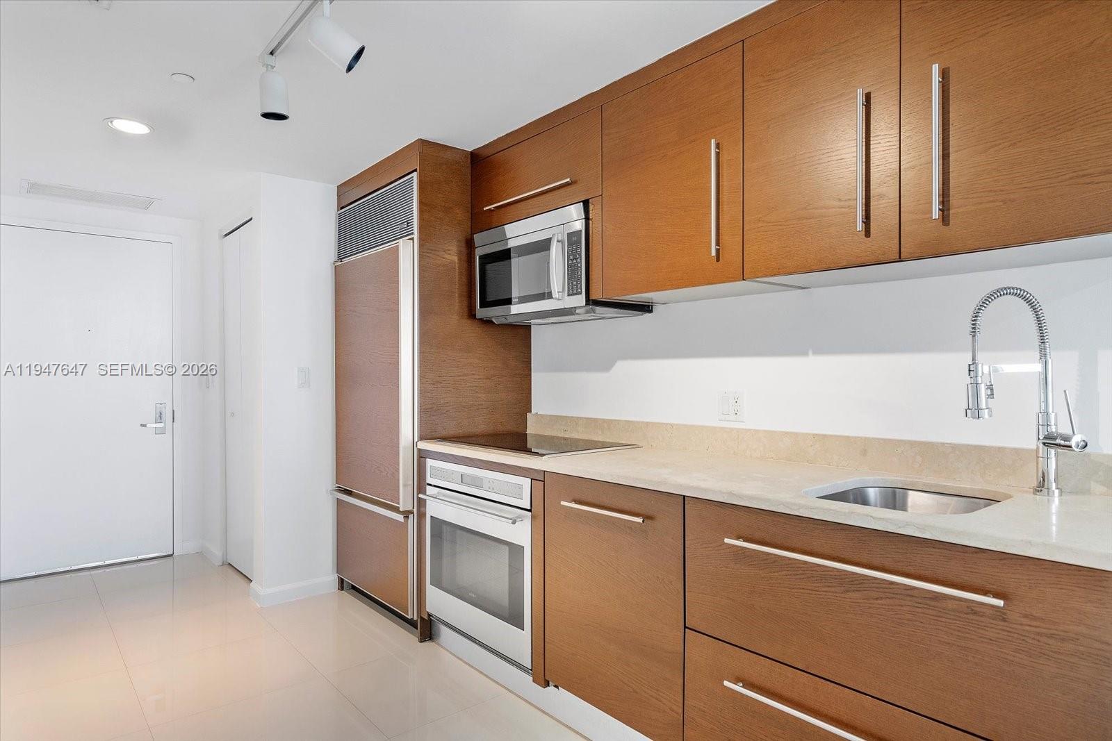 475 Brickell Ave 5208