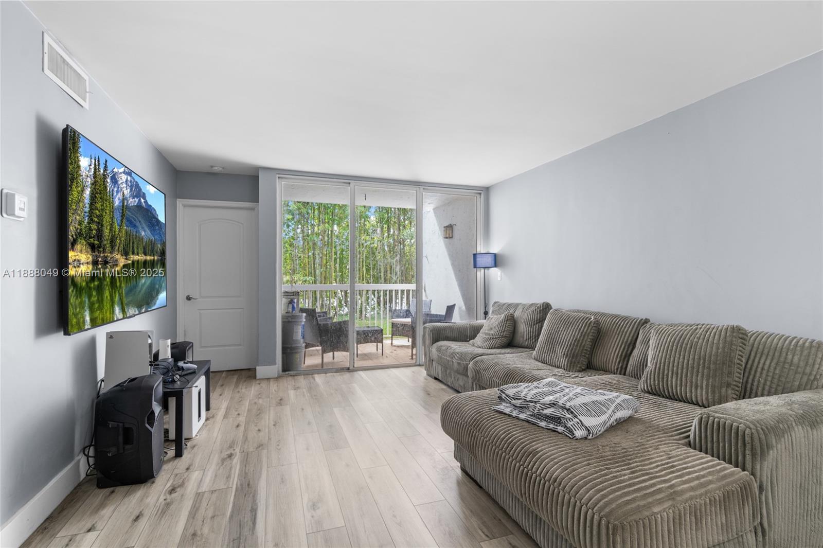 THE GREENS AT DORAL CONDO - Residential