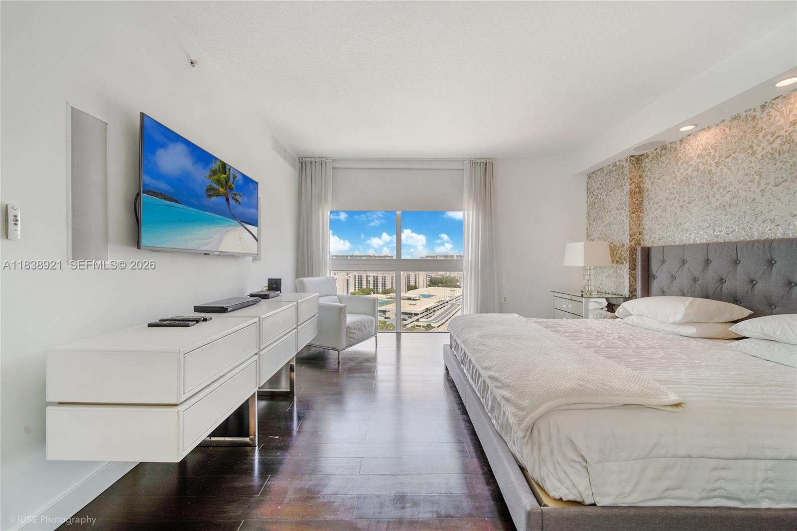 ST TROPEZ ON THE BAY 1 CO - Residential Lease