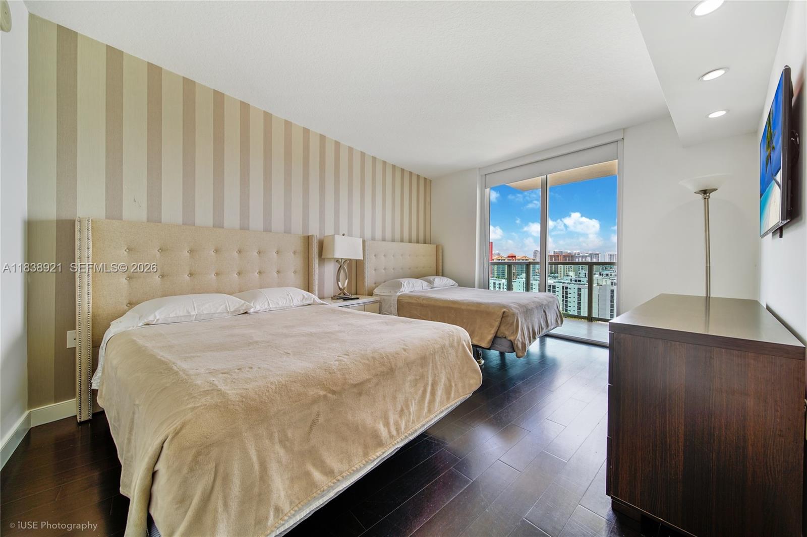 ST TROPEZ ON THE BAY 1 CO - Residential Lease