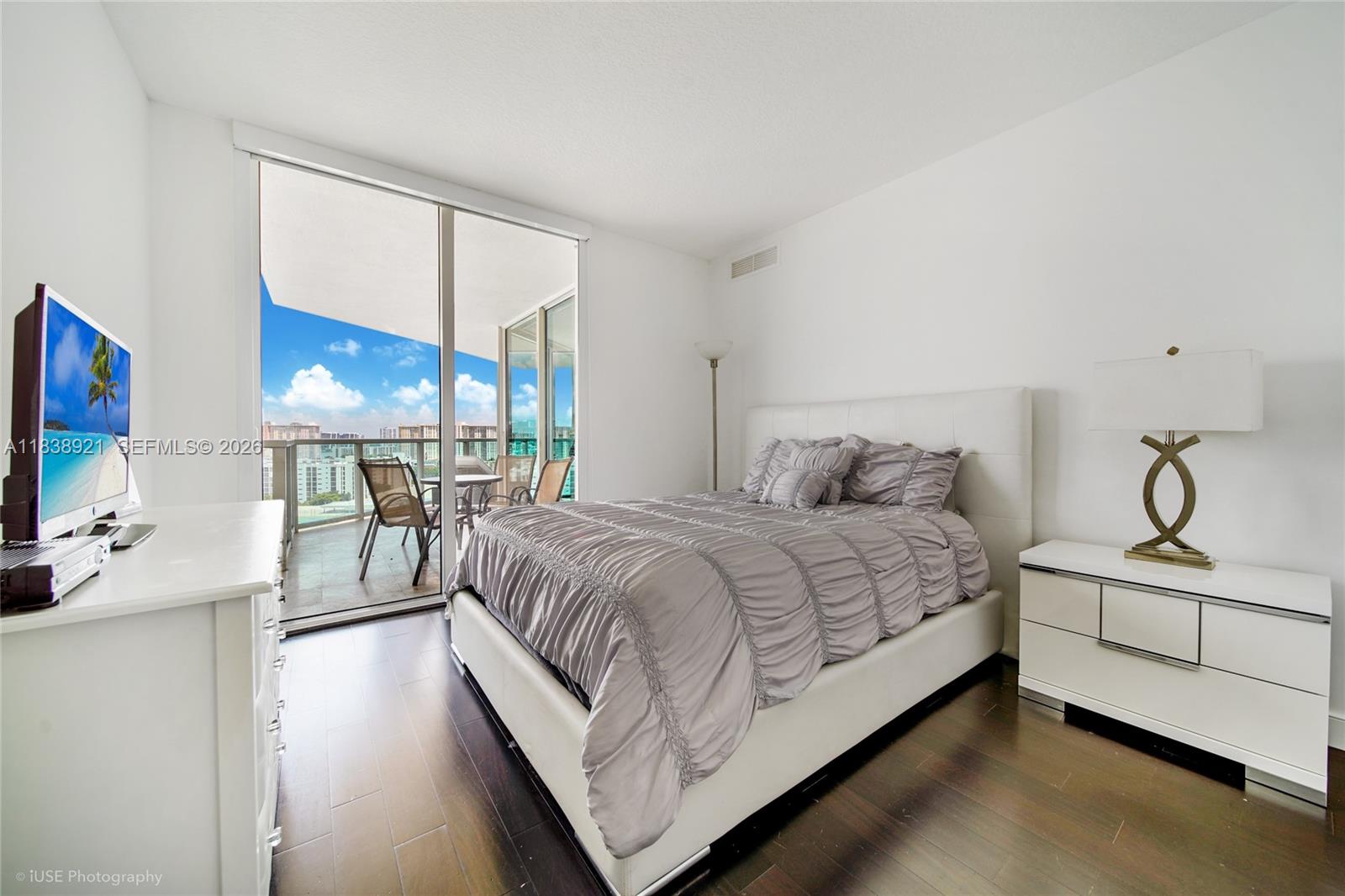 ST TROPEZ ON THE BAY 1 CO - Residential Lease