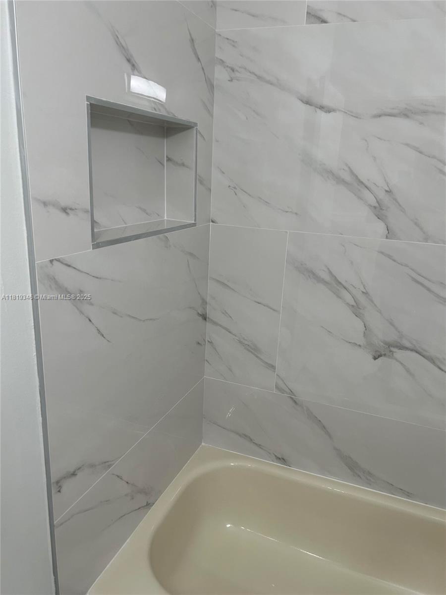 THUNDERBIRD PARK - Residential Lease