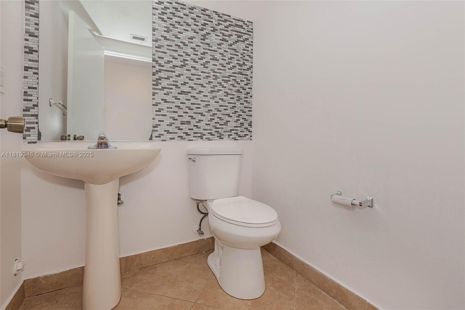 THUNDERBIRD PARK - Residential Lease