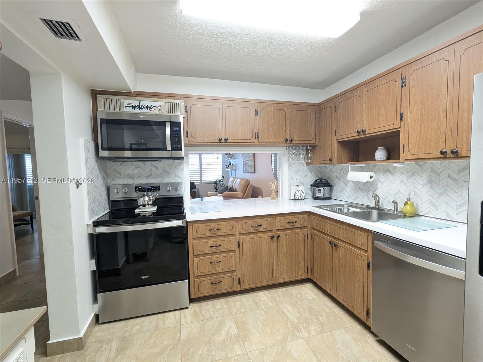 THIRD GULFSTREAM GARDEN - Residential