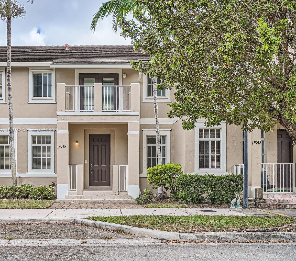 Property for Sale at 13945 Sw 279th Ln, Homestead, Miami-Dade County, Florida - Bedrooms: 3 
Bathrooms: 3  - $418,000