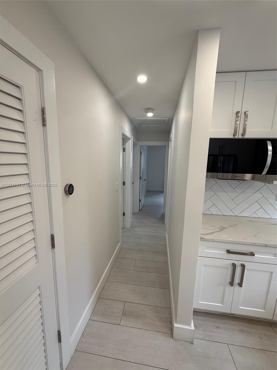 LAKE OSBORNE HILLS - Residential Lease