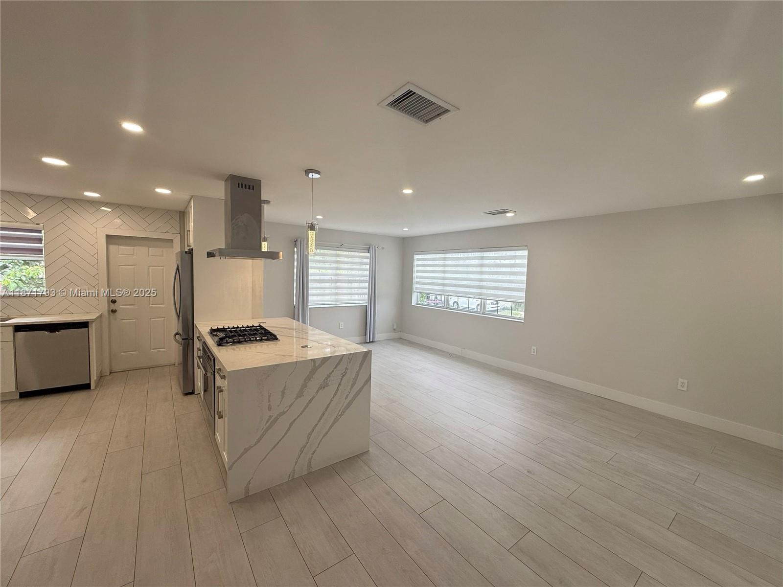 LAKE OSBORNE HILLS - Residential Lease