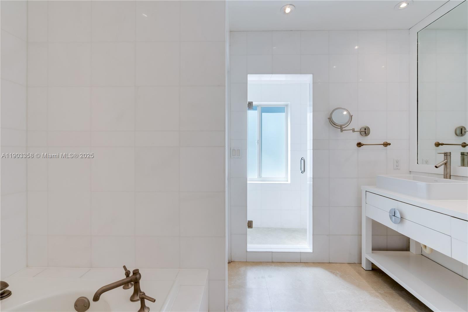 TROPICAL ISLE HOMES SUB 1 - Residential