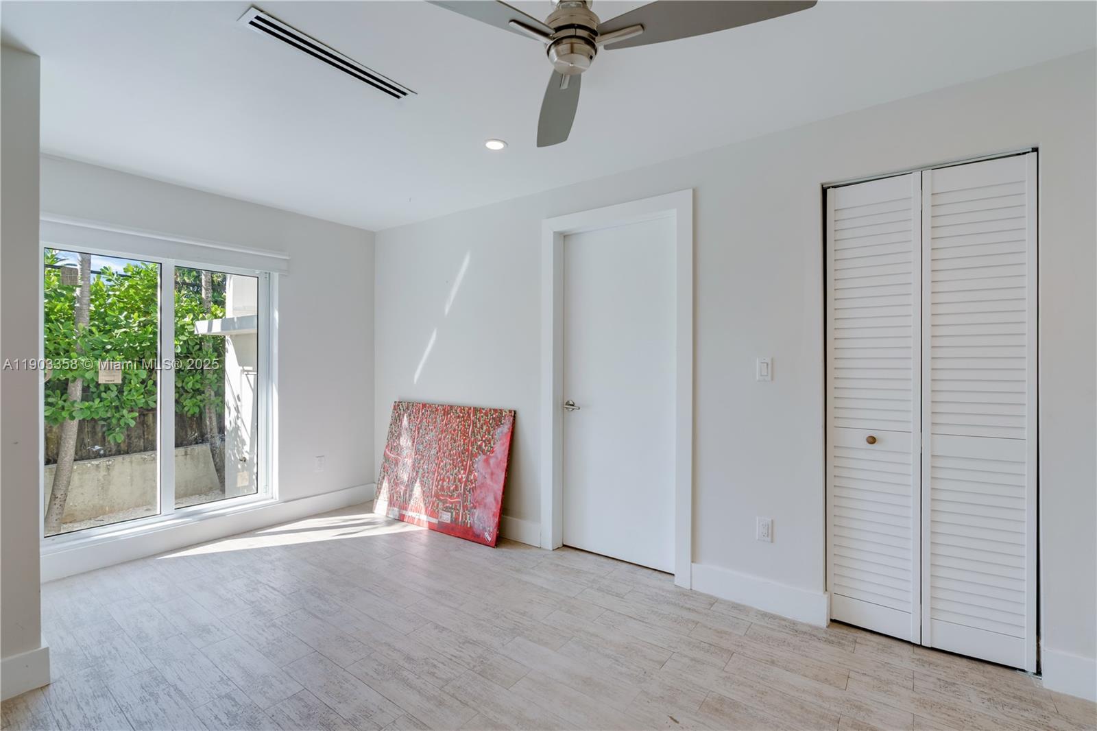 TROPICAL ISLE HOMES SUB 1 - Residential