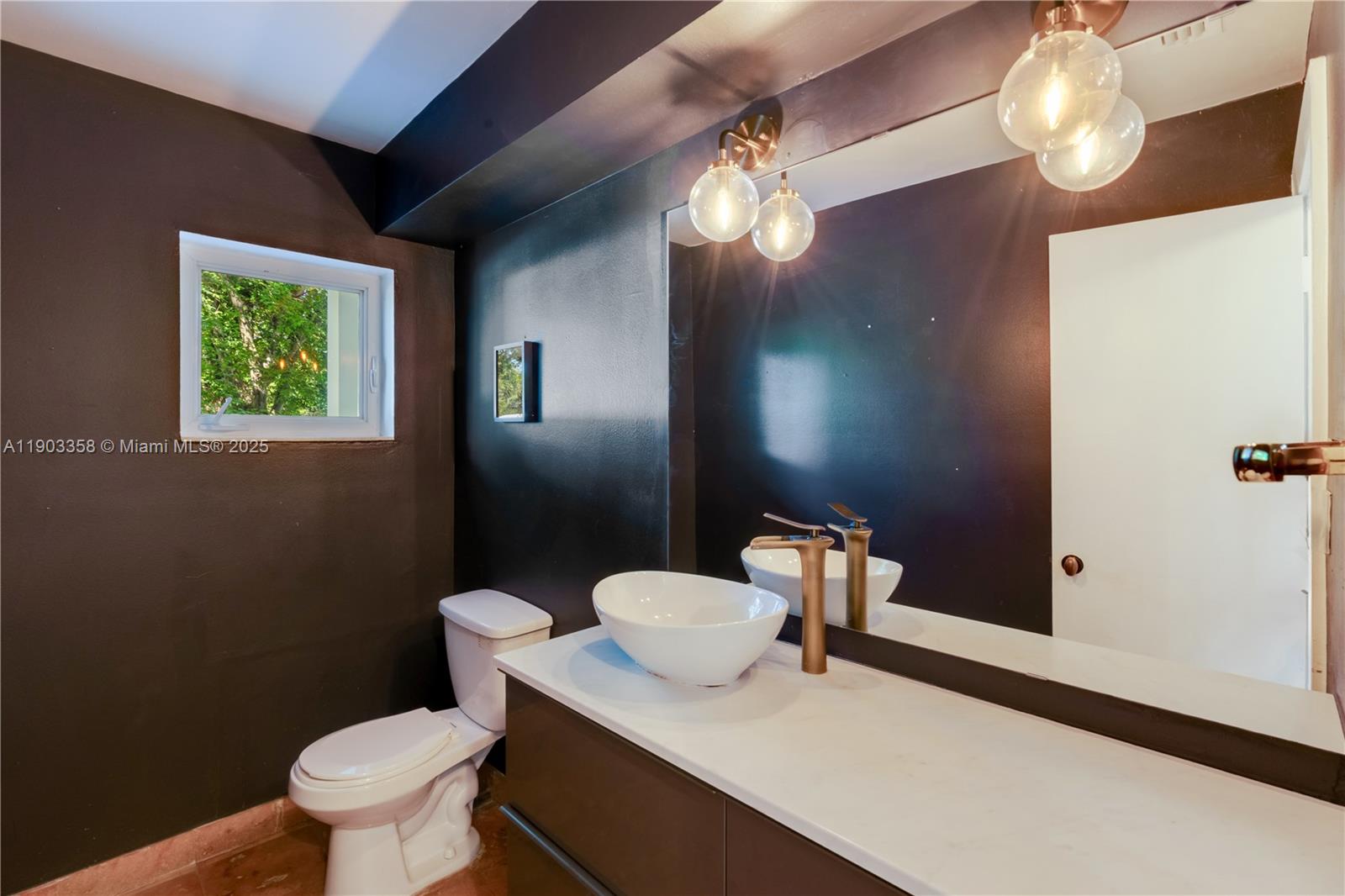 TROPICAL ISLE HOMES SUB 1 - Residential