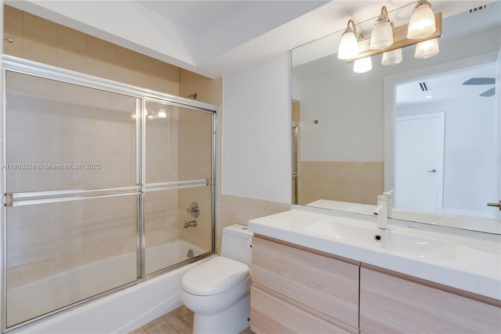 TROPICAL ISLE HOMES SUB 1 - Residential