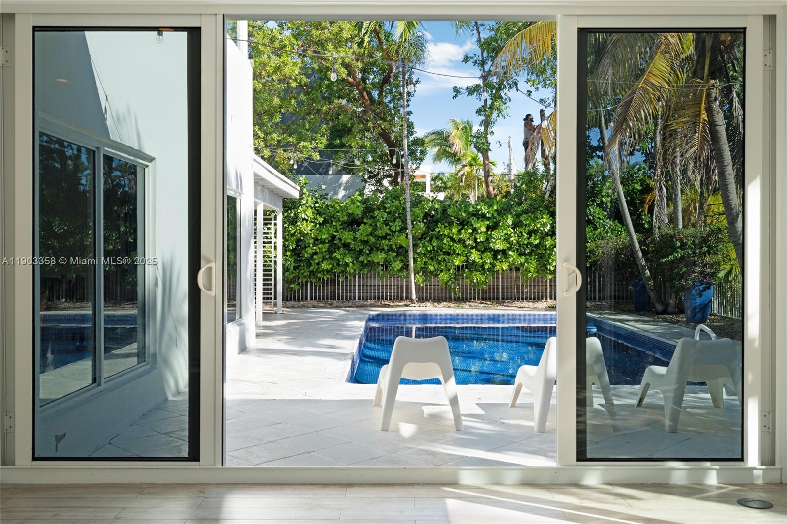 TROPICAL ISLE HOMES SUB 1 - Residential