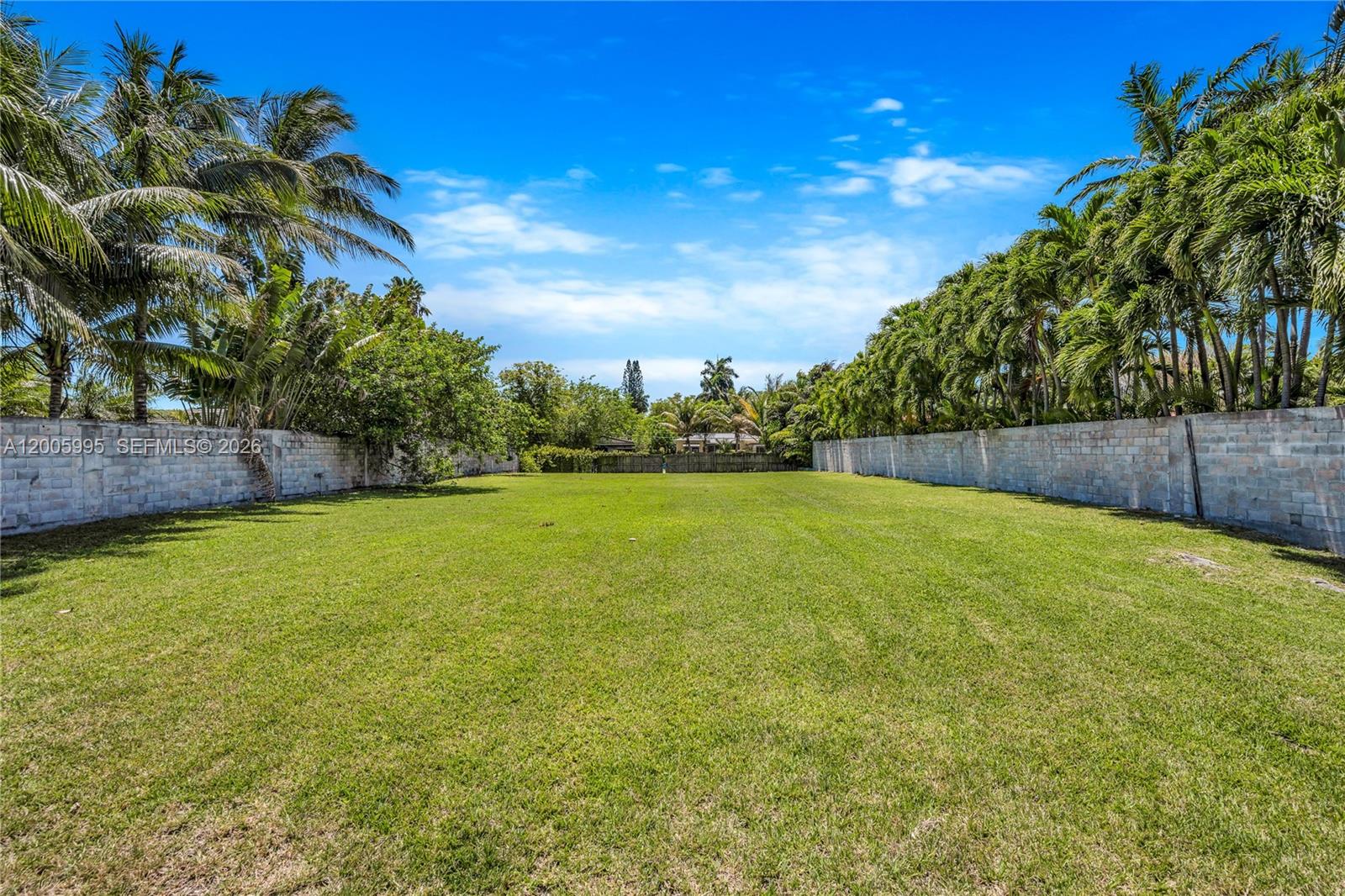 ADEMAR PARK AMD PL - Land