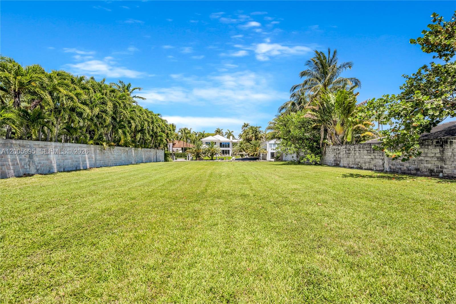 ADEMAR PARK AMD PL - Land