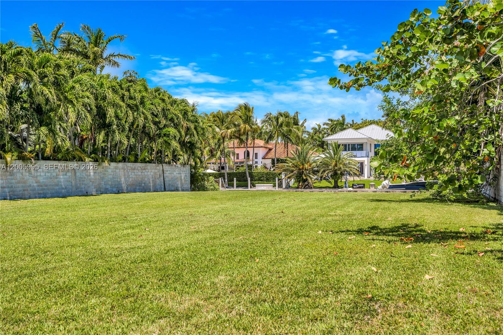 ADEMAR PARK AMD PL - Land