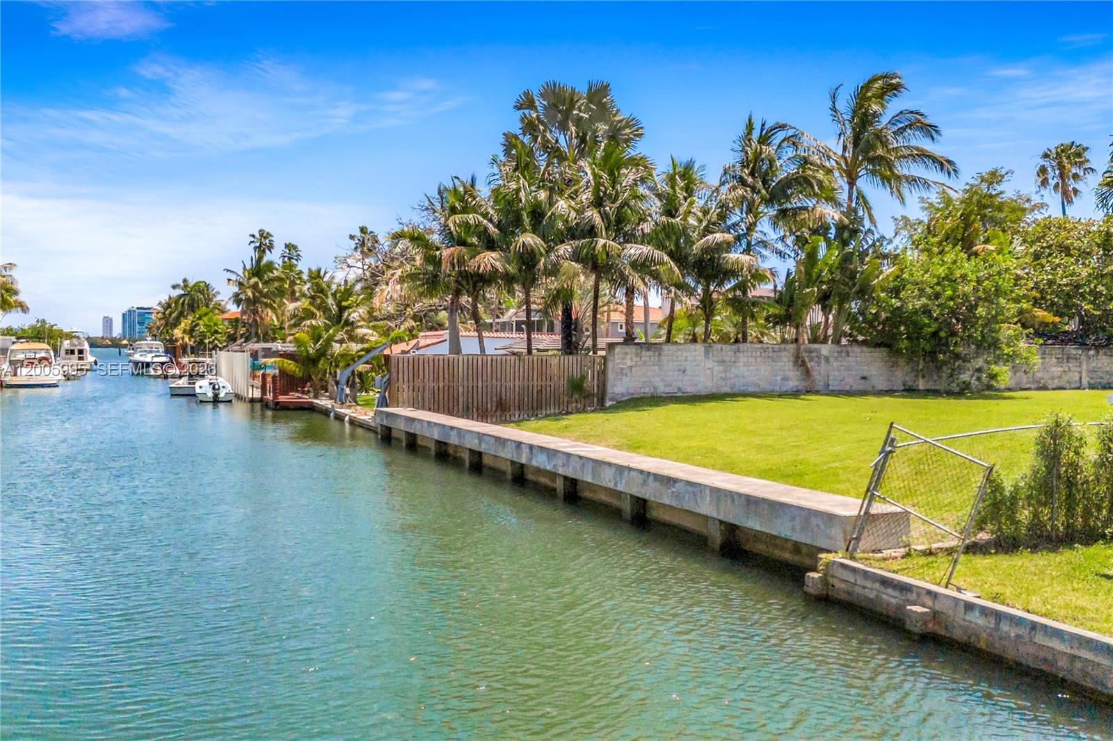 ADEMAR PARK AMD PL - Land