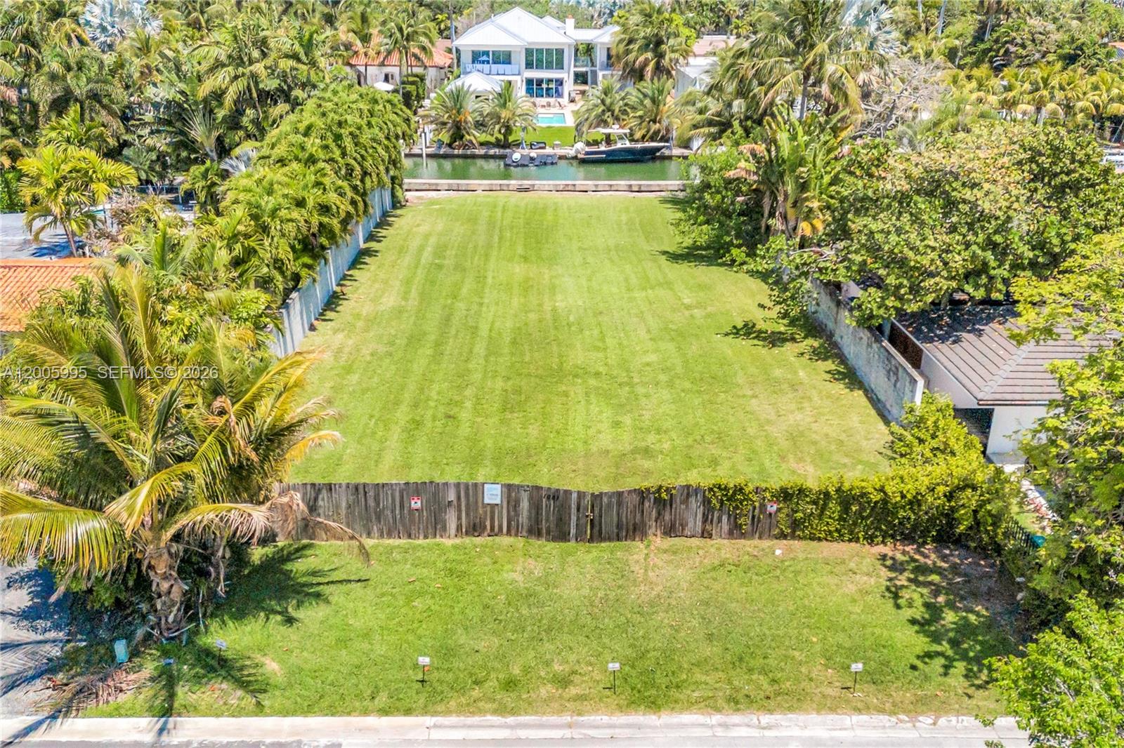 ADEMAR PARK AMD PL - Land