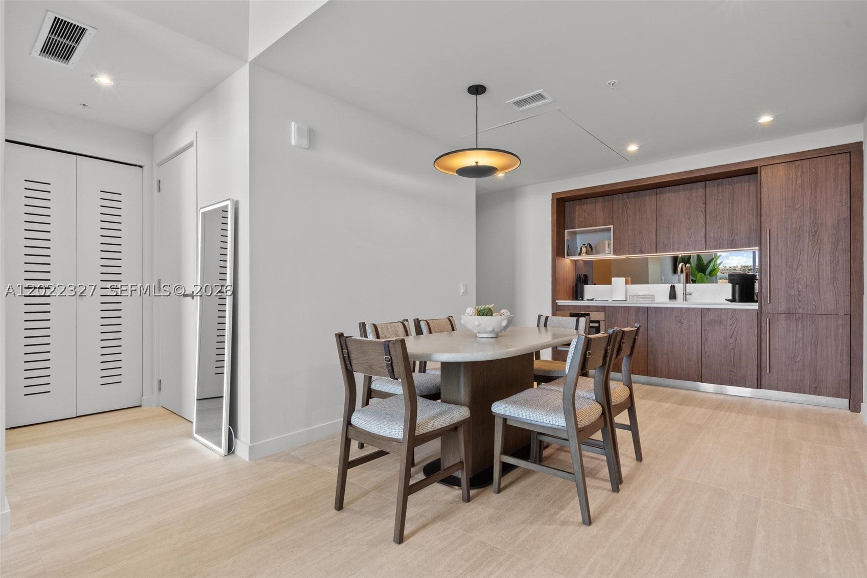 1611 SW 2nd Ave 817