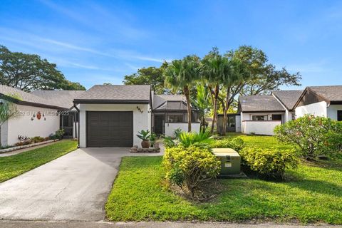 6417 W Pinehurst Cir W E23 Tamarac FL 33321