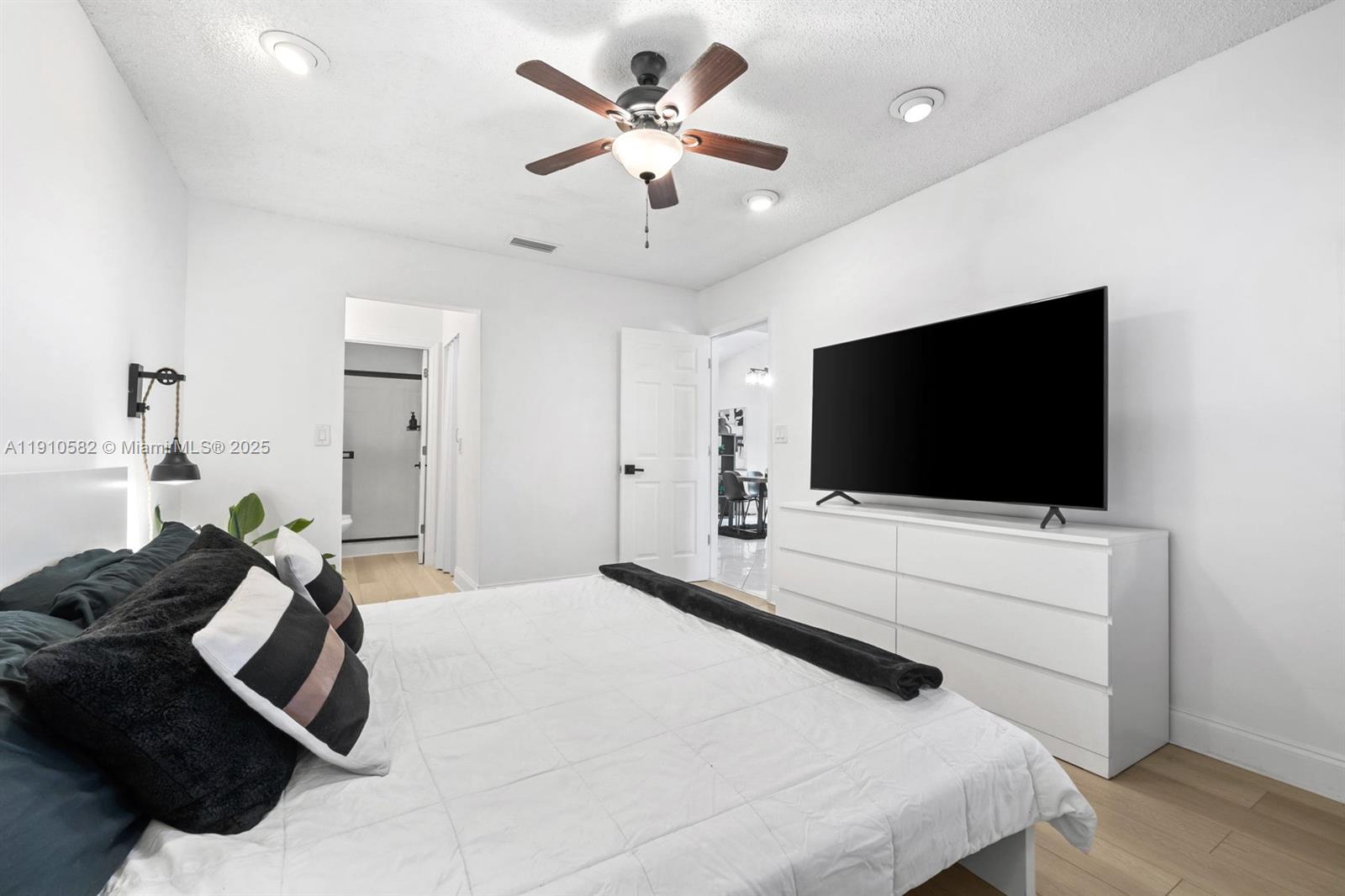 WEDGEWOOD CONDOMINIUM - Residential