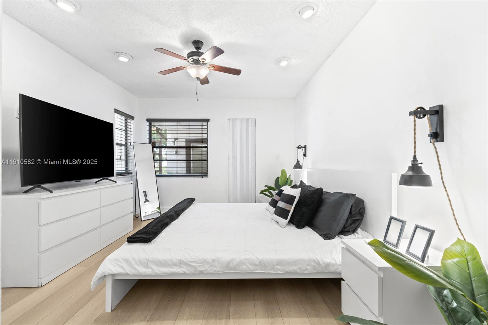 WEDGEWOOD CONDOMINIUM - Residential